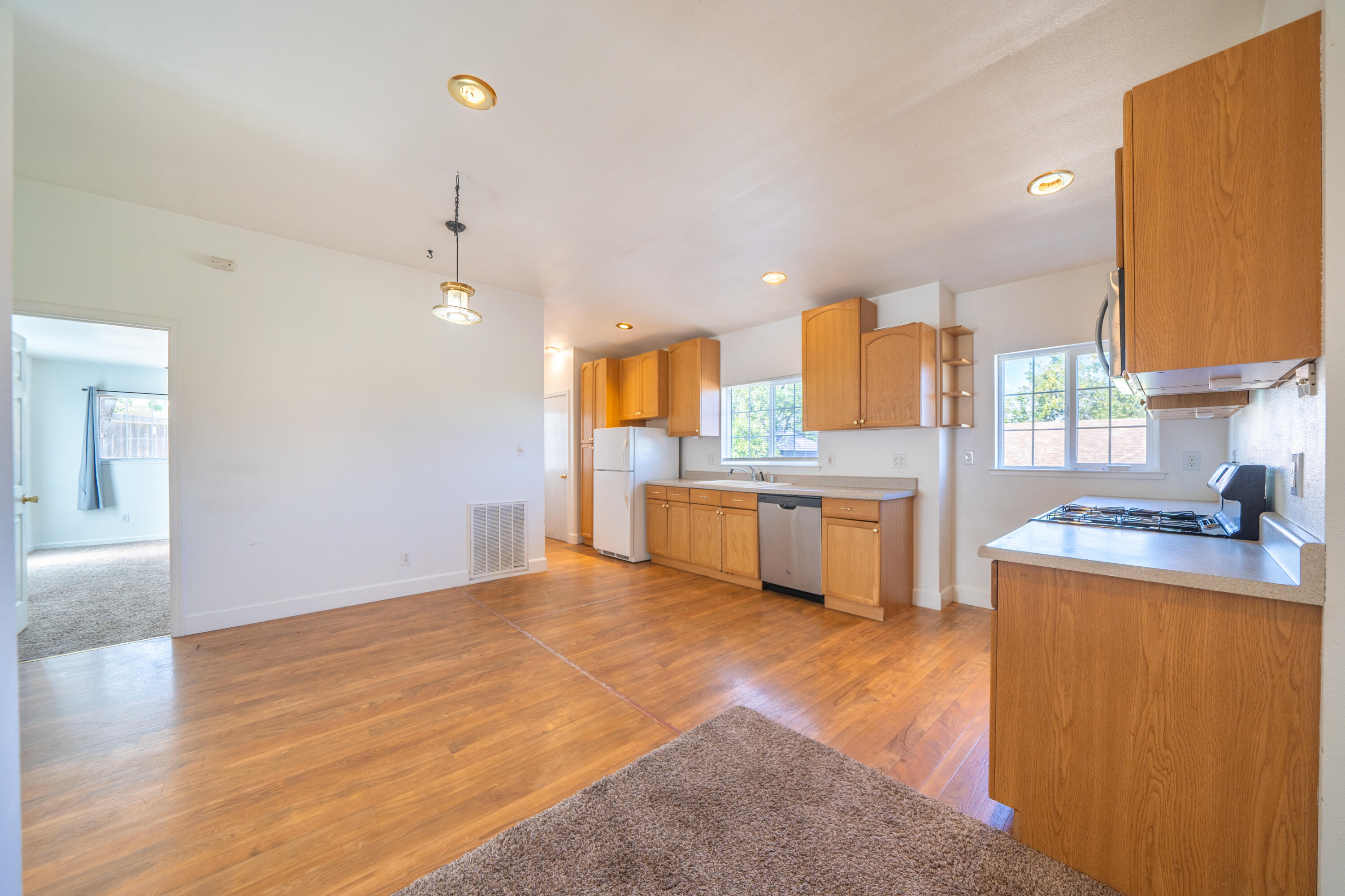 1834 Willis Street Redding, CA 96001 - Photo 11 of 37 1834 Willis St-17