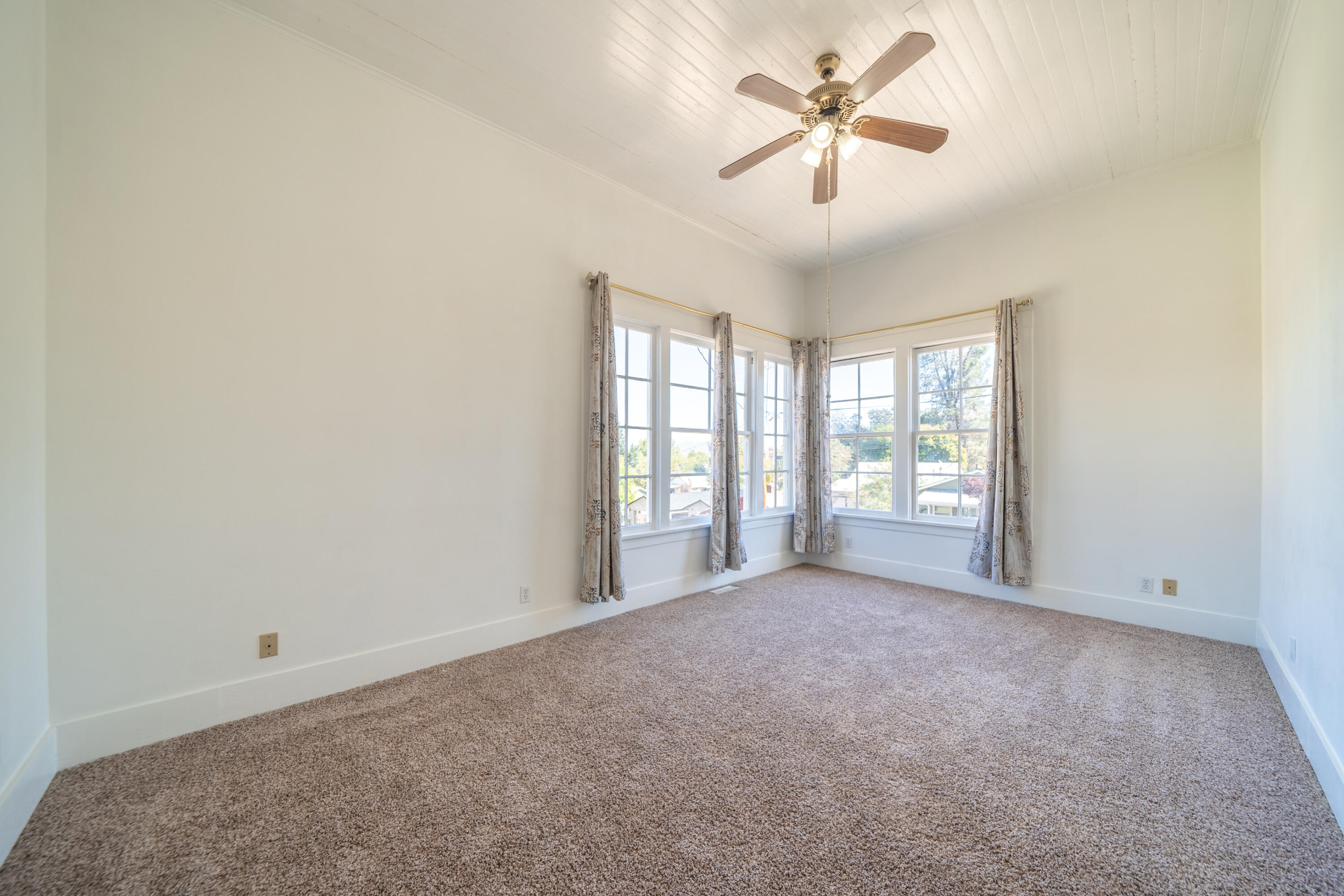 1834 Willis Street Redding, CA 96001 - Photo 6 of 37 1834 Willis St-12