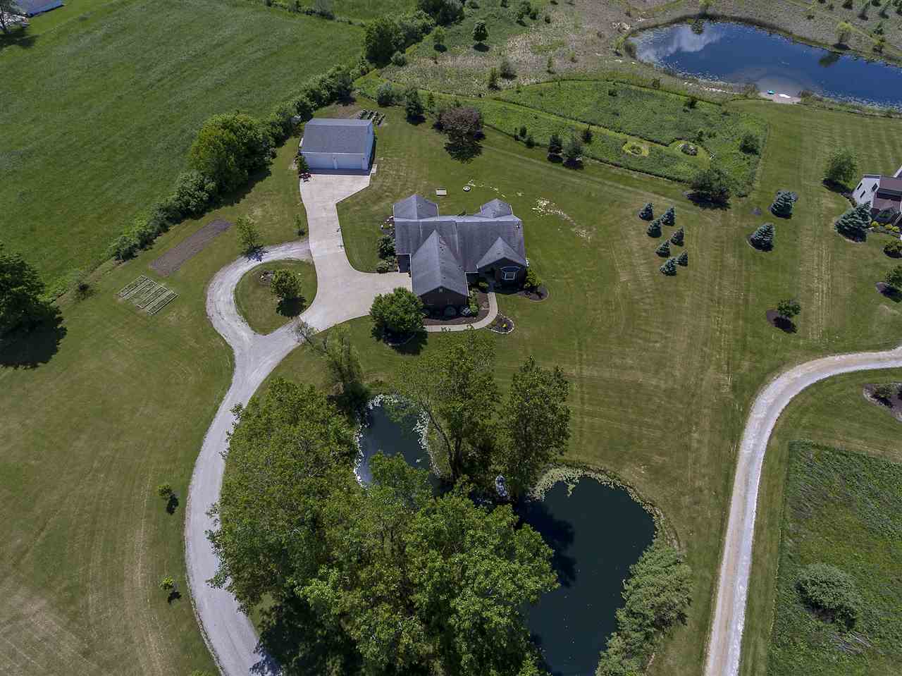 15501 Coldwater Road Fort Wayne, IN 46845 - Photo 2 of 35