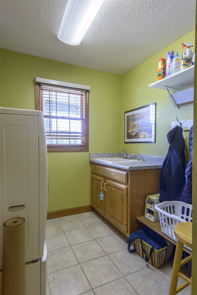 15501 Coldwater Road Fort Wayne, IN 46845 - Photo 23 of 35