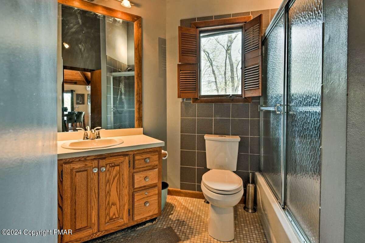122 Elgin Way Bushkill, PA 18324 - Photo 12 of 32 a bathroom with a sink a toilet and a mirror