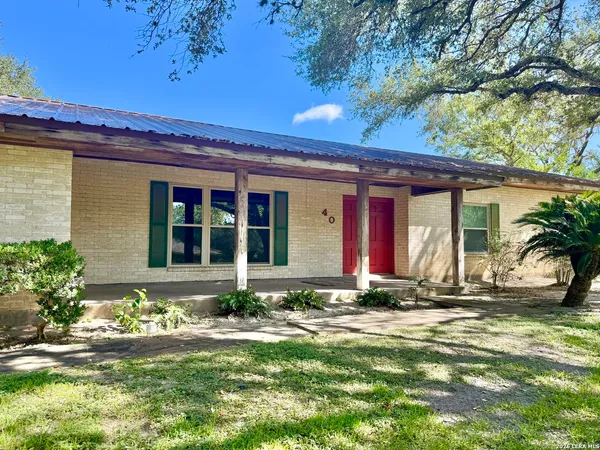 $319,000 | 40 Encino Loma, Beeville, TX 78102