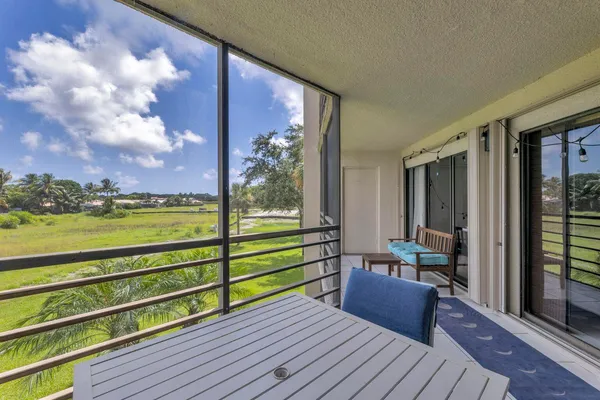$270,000 | 5650 Camino Del Sol, Unit 205, Boca Raton, FL 33433