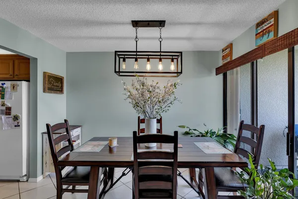 $270,000 | 5650 Camino Del Sol, Unit 205, Boca Raton, FL 33433
