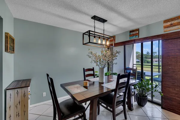 $270,000 | 5650 Camino Del Sol, Unit 205, Boca Raton, FL 33433