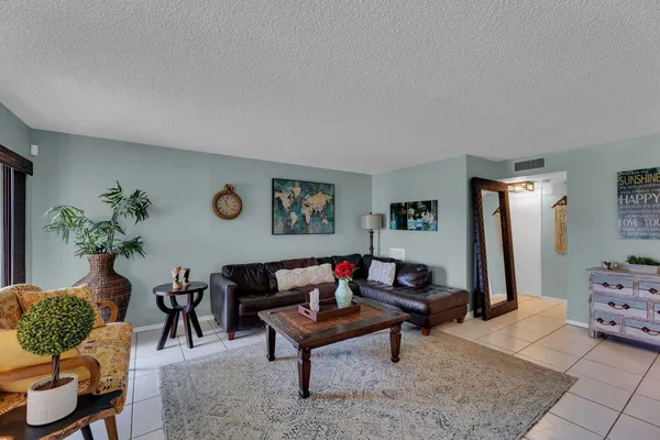 $270,000 | 5650 Camino Del Sol, Unit 205, Boca Raton, FL 33433