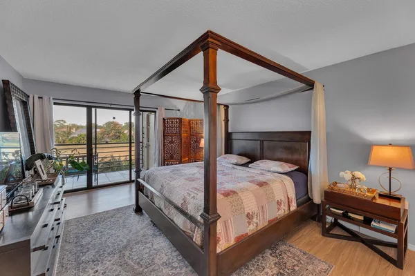 $270,000 | 5650 Camino Del Sol, Unit 205, Boca Raton, FL 33433