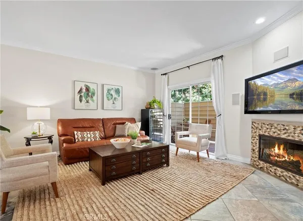 $4,000 | 300 Alpine Street, Unit 3, Pasadena, CA 91106