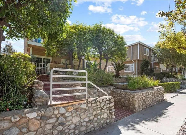 $4,000 | 300 Alpine Street, Unit 3, Pasadena, CA 91106