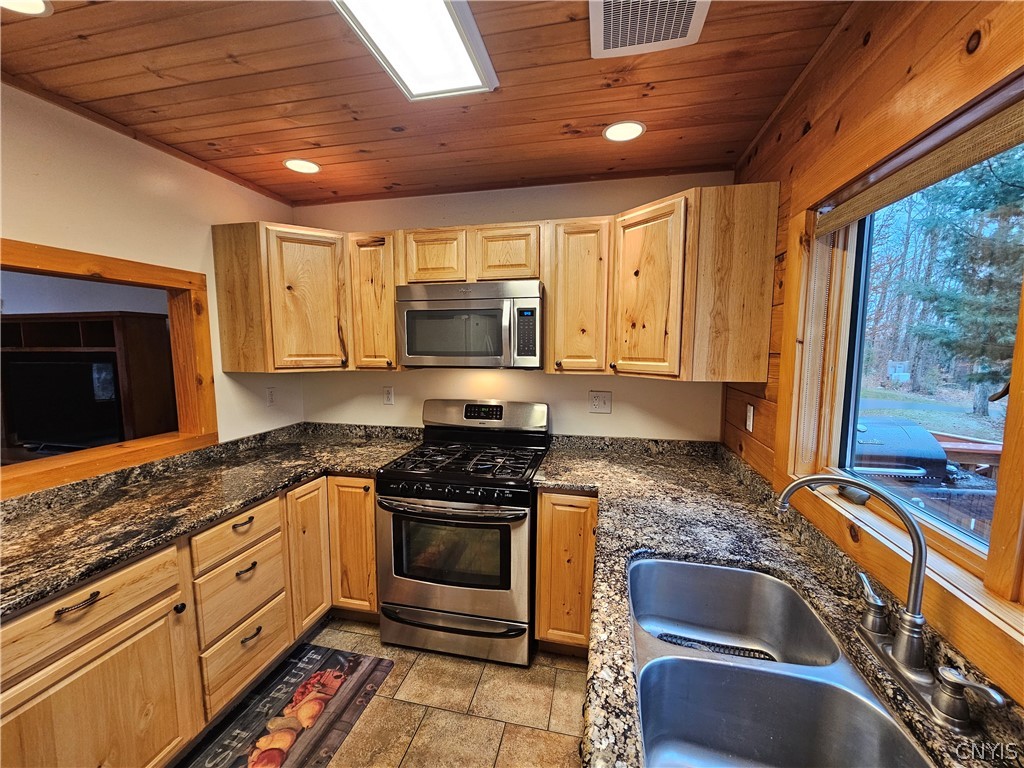 8 North Hillsborough Road Amboy, NY 13316 - Photo 27 of 46