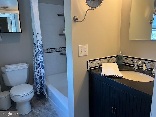 1723 West Joppa Road Towson, MD 21204 - Photo 6 of 8 Updated Upper Level Full Bath