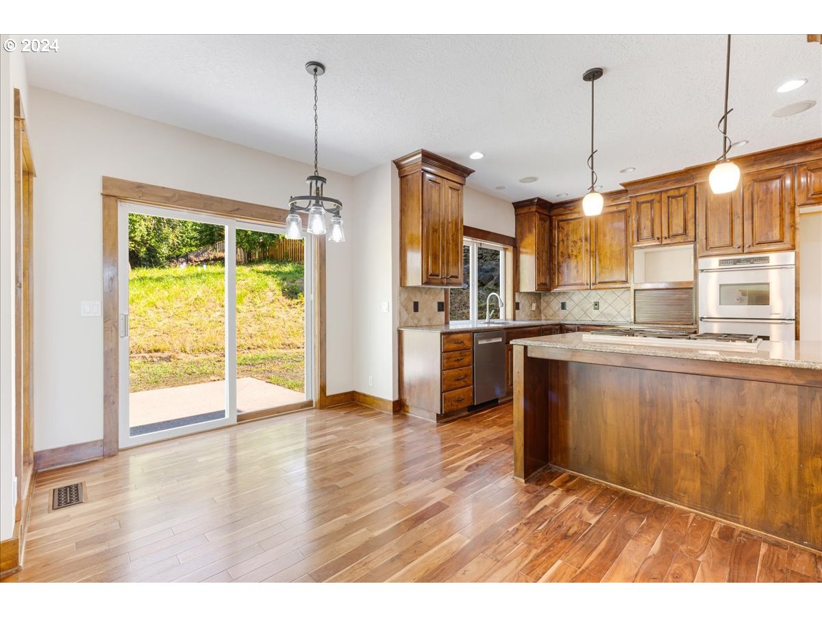 12415 Southwest Beef Bend Road Tigard, OR 97224 - Photo 8 of 34 Gallery Image 8