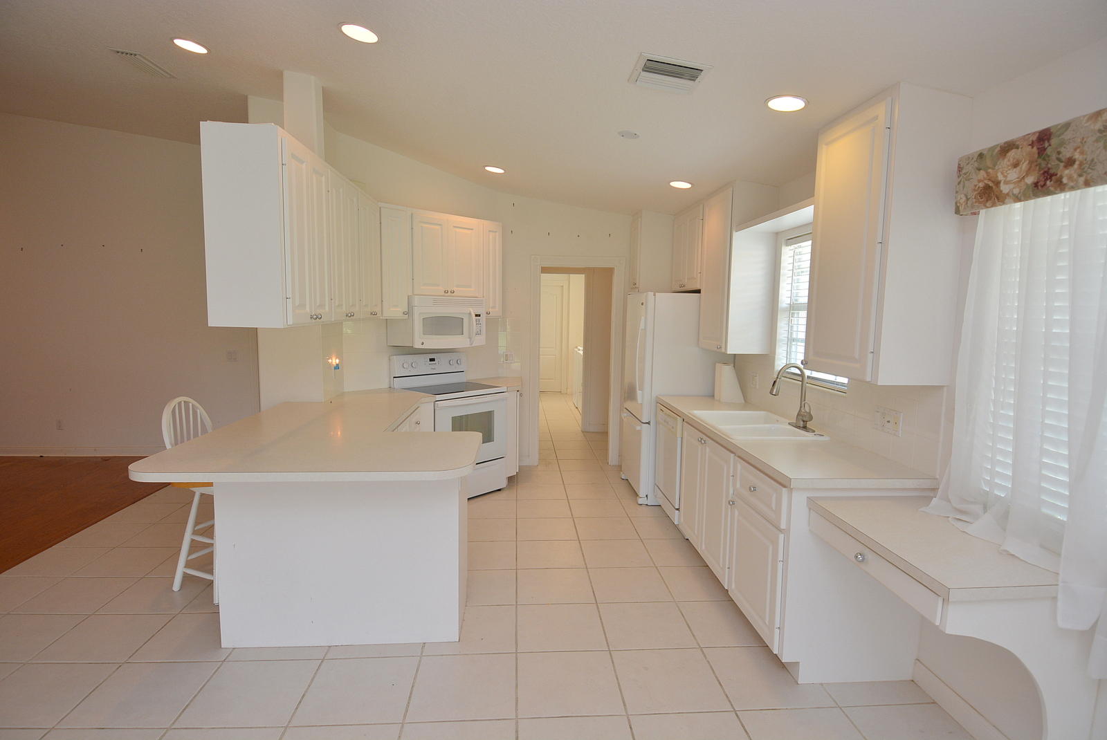 1038 Southwest Balmoral Trace Stuart, FL 34997 - Photo 14 of 58 Kitchen