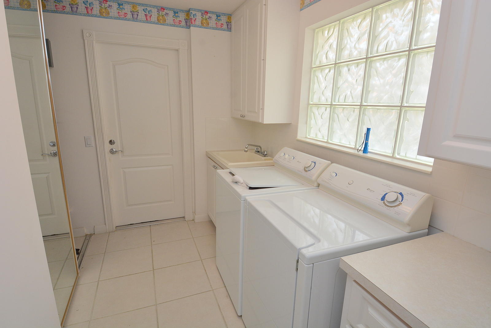 1038 Southwest Balmoral Trace Stuart, FL 34997 - Photo 35 of 58 Laundry
