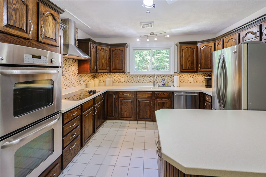 34 Latham Farm Road Smithfield, RI 02917 - Photo 4 of 31