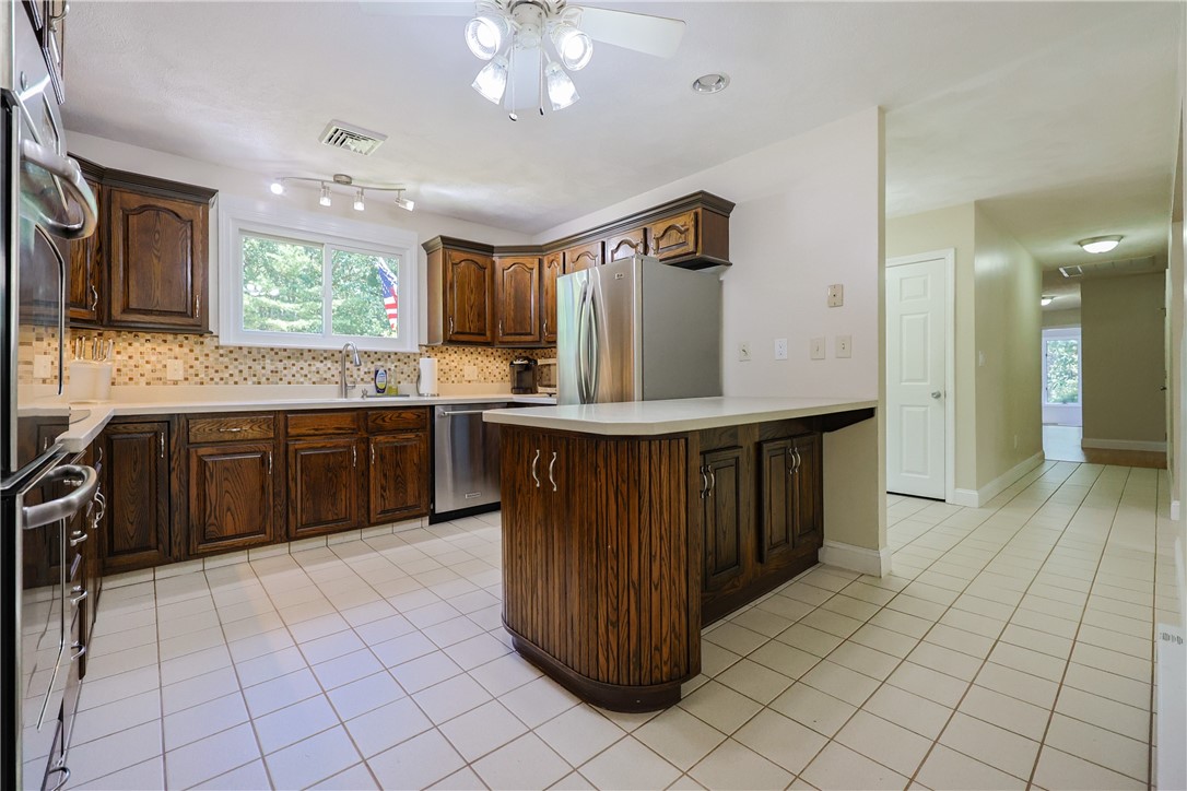 34 Latham Farm Road Smithfield, RI 02917 - Photo 6 of 31