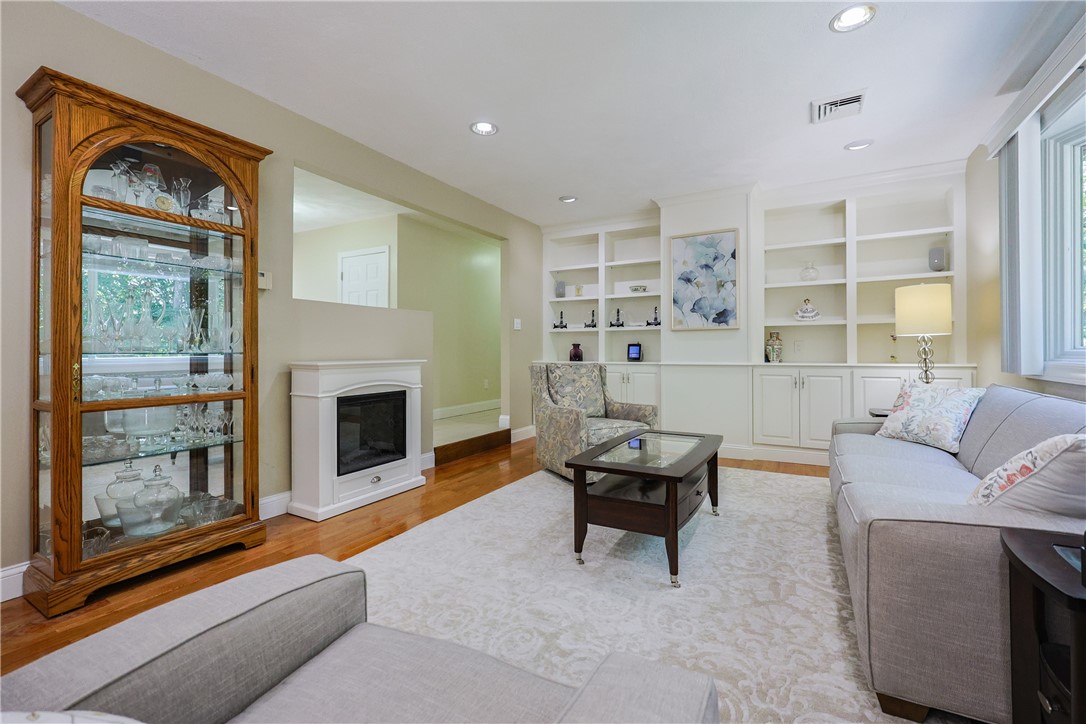 34 Latham Farm Road Smithfield, RI 02917 - Photo 10 of 31