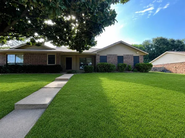 $2,295 | 2916 Kathleen Lane, Euless, TX 76039