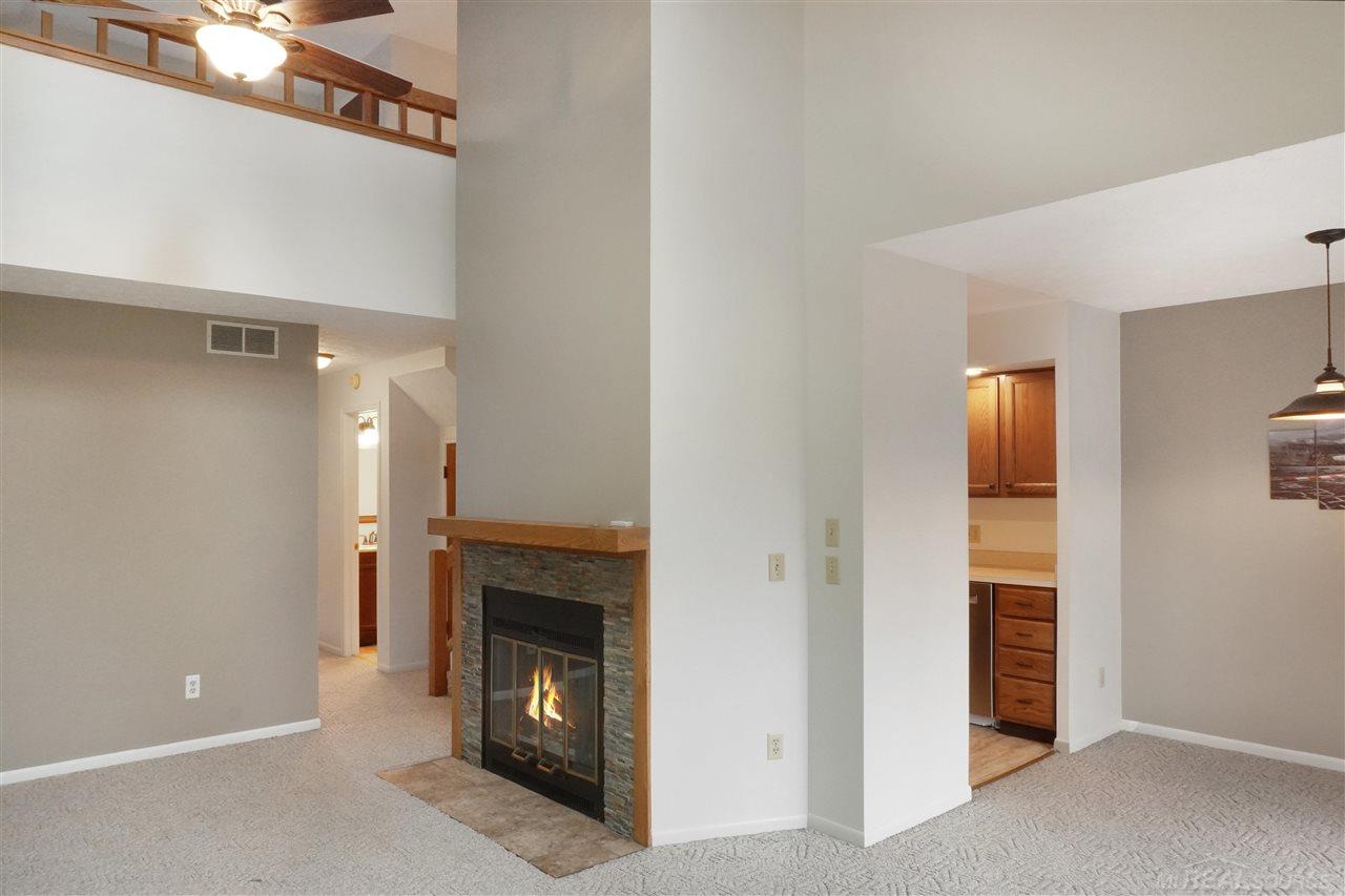 215 East Jolly Road Lansing, MI 48910 - Photo 5 of 38 50070946-4.JPG
