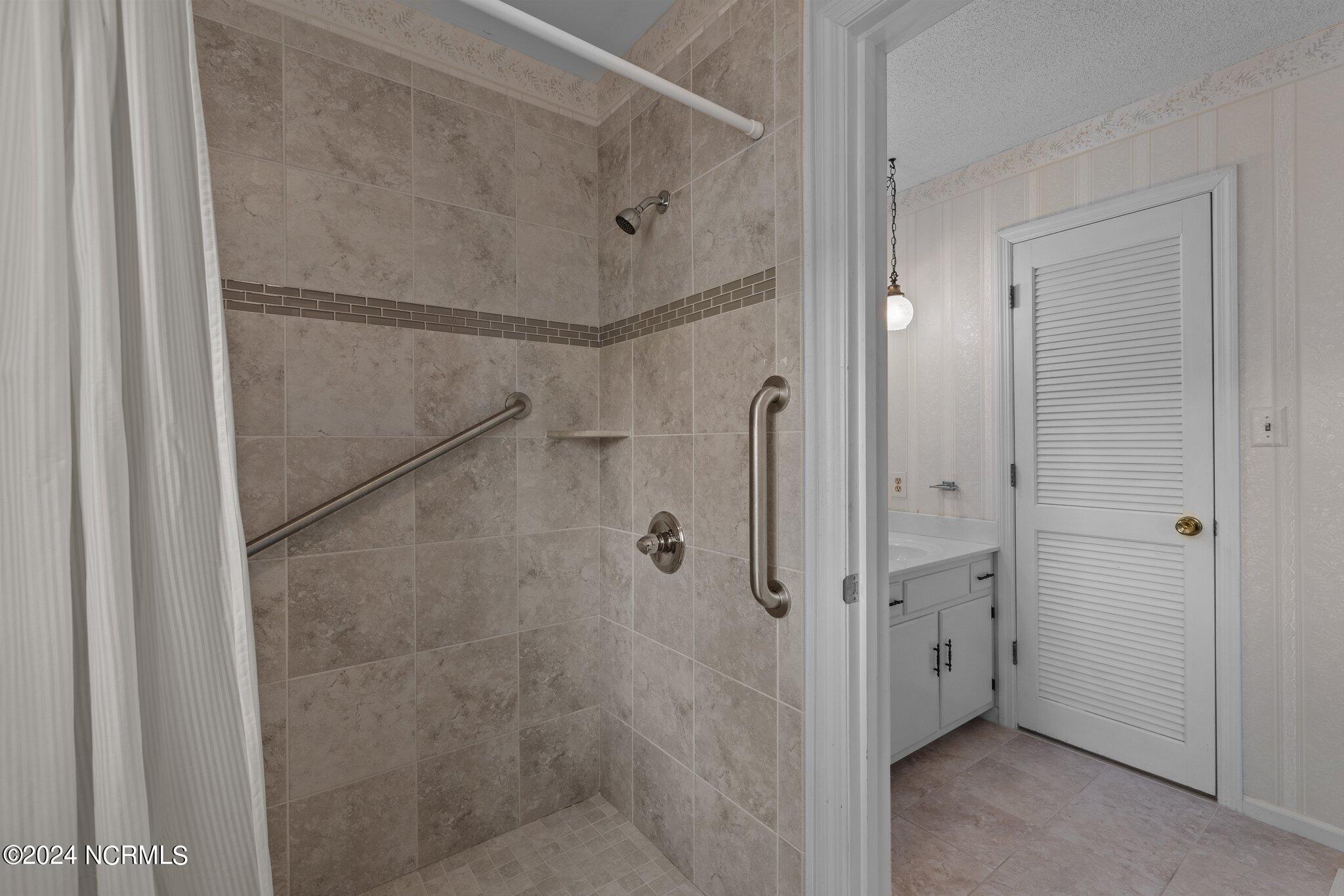 39 Shadow Drive Whispering Pines, NC 28327 - Photo 13 of 26 Primary Bath