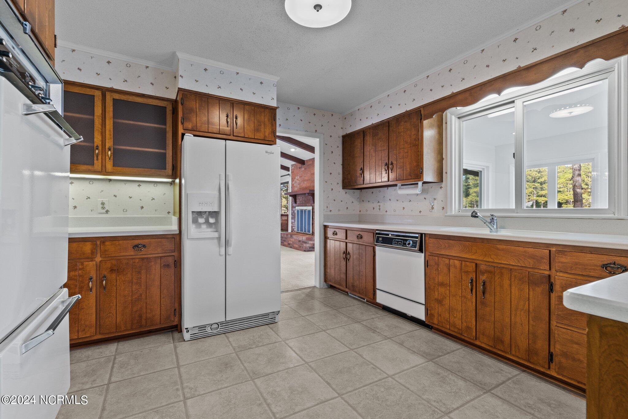 39 Shadow Drive Whispering Pines, NC 28327 - Photo 7 of 26 Kitchen