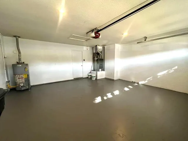 a view of a yard with an tree house