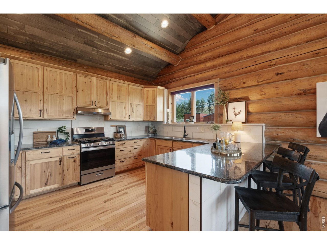 3086 Davis Ranch Road Bellvue, CO 80512 - Photo 5 of 33 Large kitchen with granite countertops