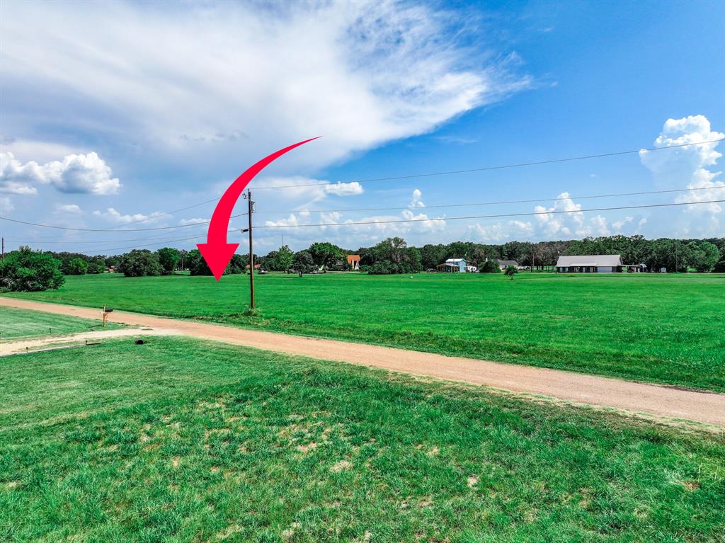 6 Oakwood Road Trinidad, TX 75163 - Photo 4 of 9 a view of a golf course with a swimming pool