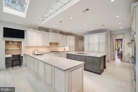 $3,995,000 | 8917 Harvest Square Court, Potomac, MD 20854