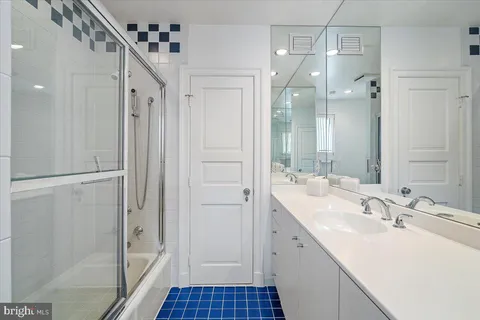 $3,995,000 | 8917 Harvest Square Court, Potomac, MD 20854