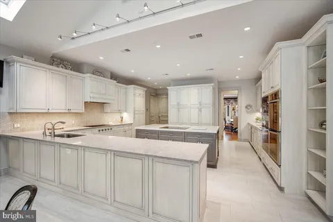 $3,995,000 | 8917 Harvest Square Court, Potomac, MD 20854