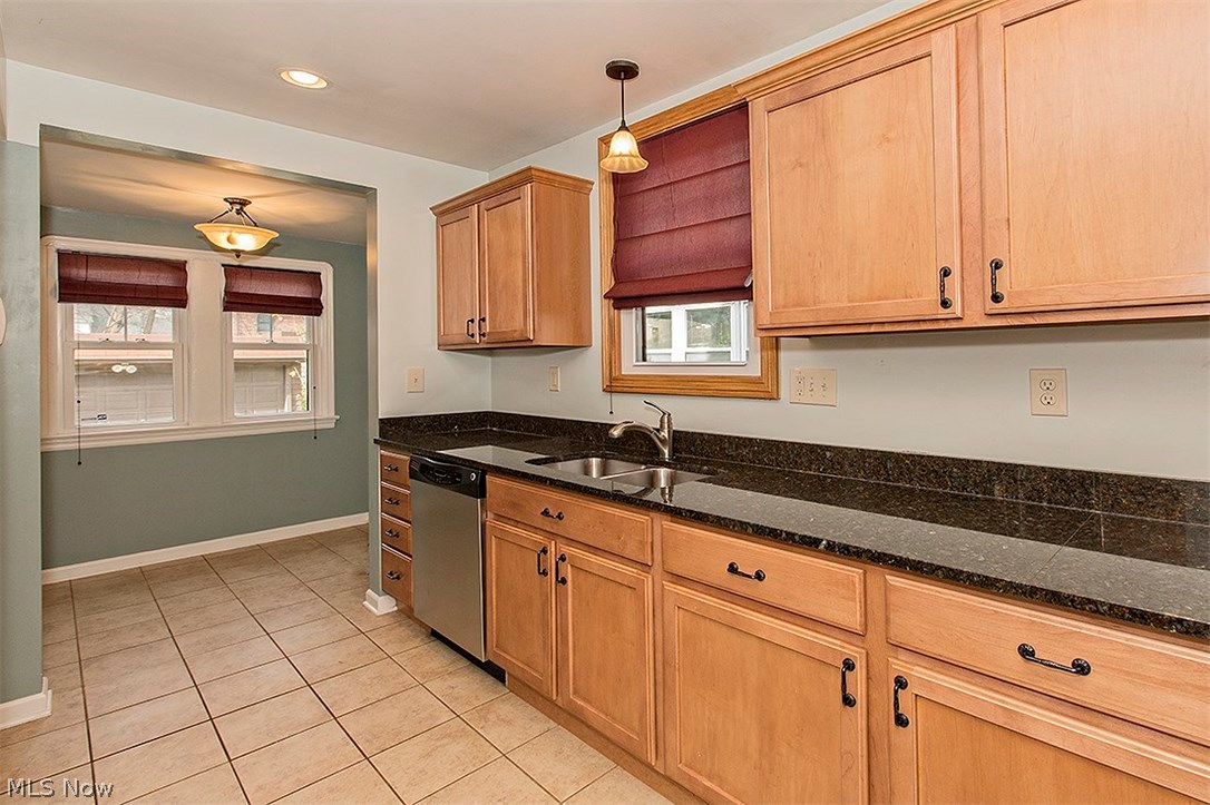 2336 Canterbury Road Cleveland, OH 44118 - Photo 7 of 25