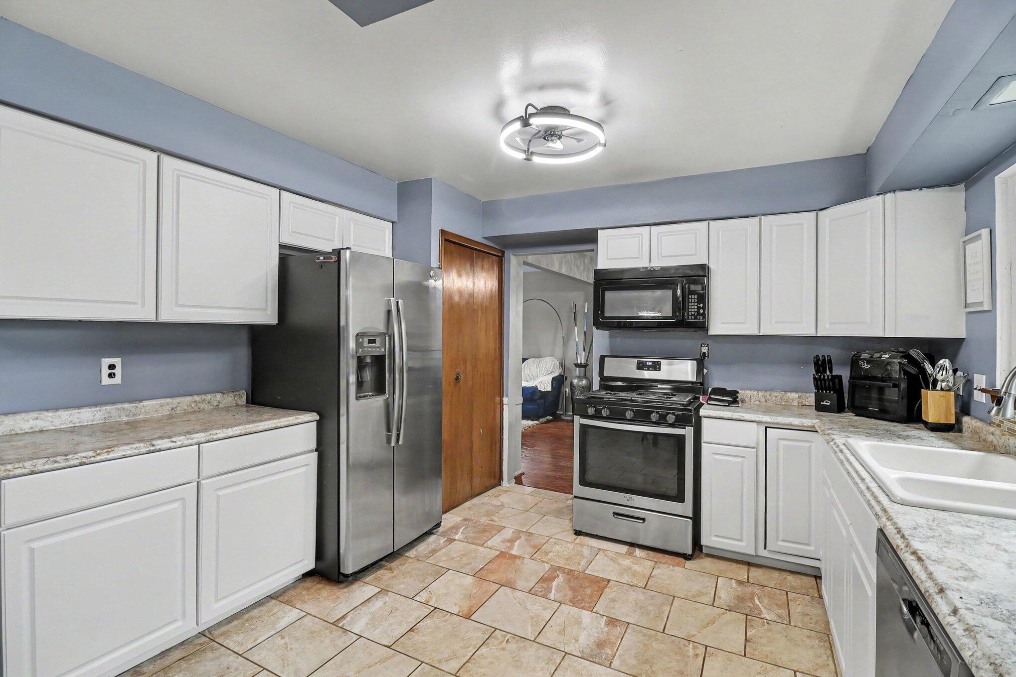 16360 Rutherland Street East Southfield, MI 48076 - Photo 10 of 29 015_file_5758