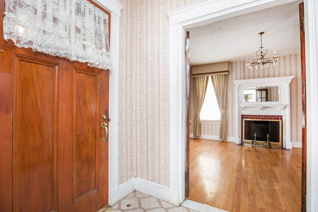 204 Maple Street Boston, MA 02132 - Photo 3 of 30