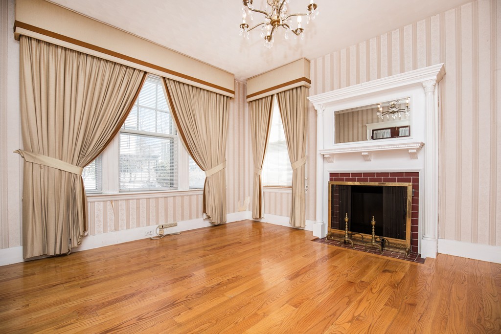 204 Maple Street Boston, MA 02132 - Photo 7 of 30