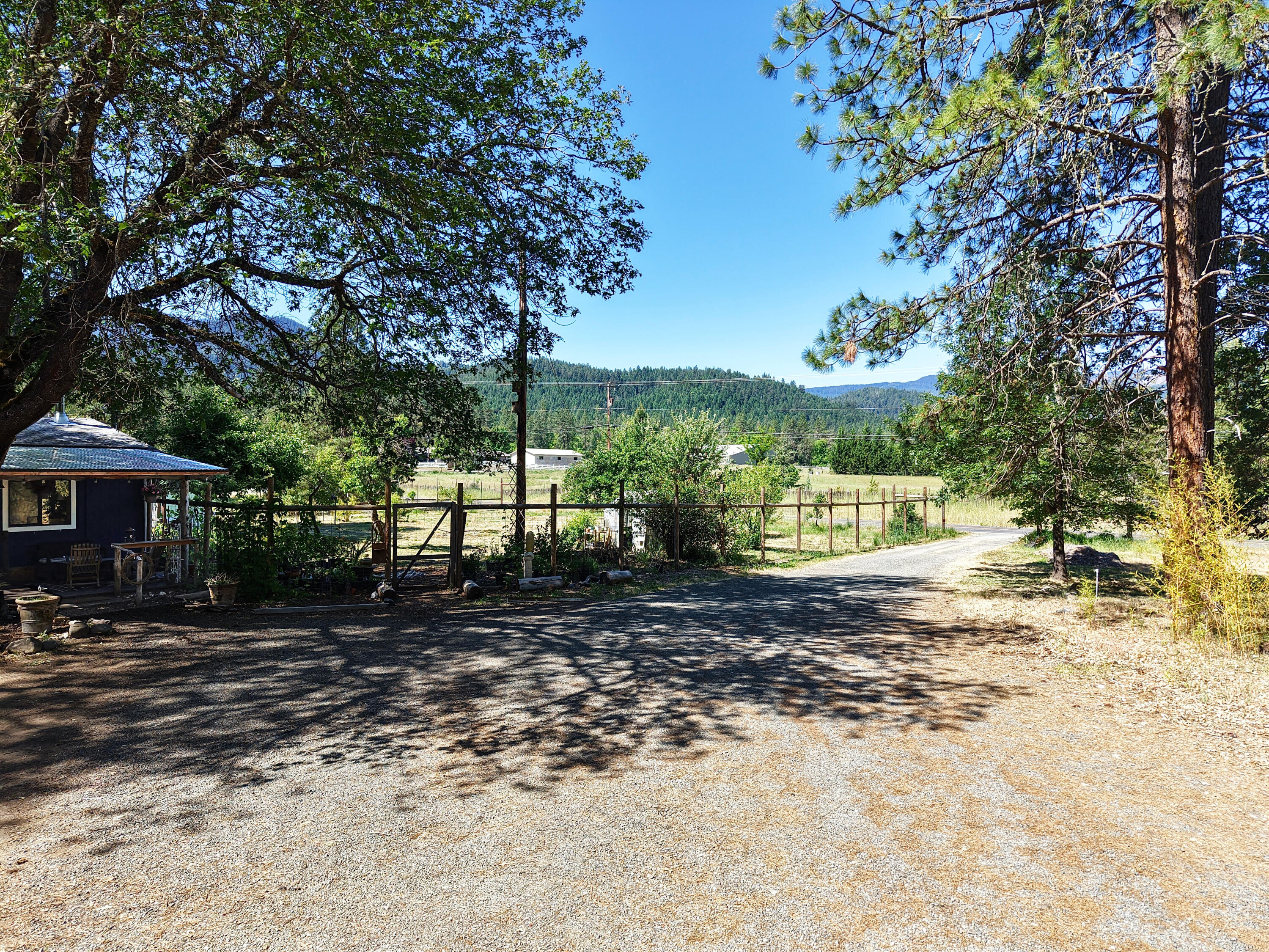 1135 East Fork Road Williams, OR 97544 - Photo 48 of 80 Gallery Image 48