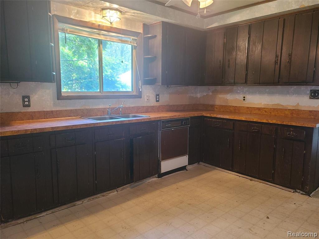 17523 Inkster Road Romulus, MI 48174 - Photo 8 of 45