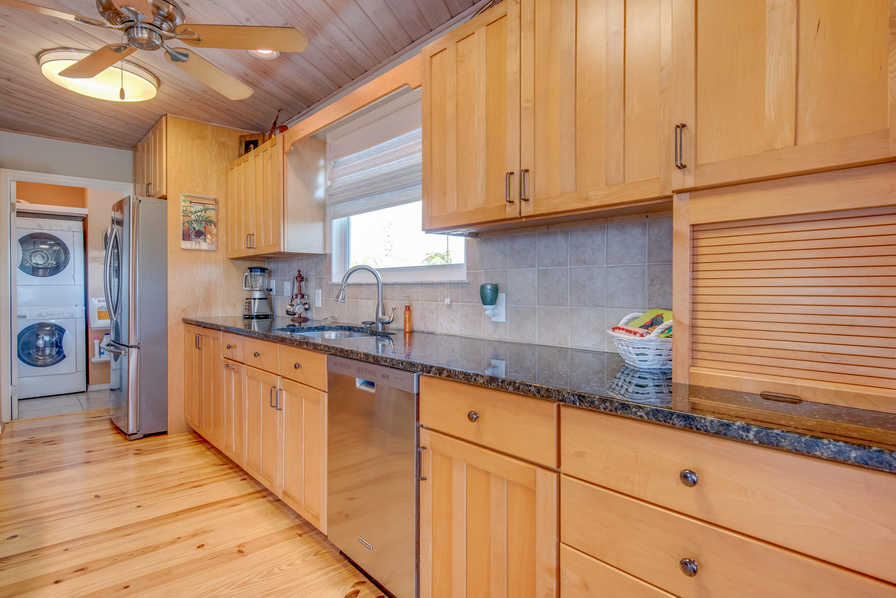 489 Blackbeard Road Summerland Key, FL 33042 - Photo 13 of 40 kitchen