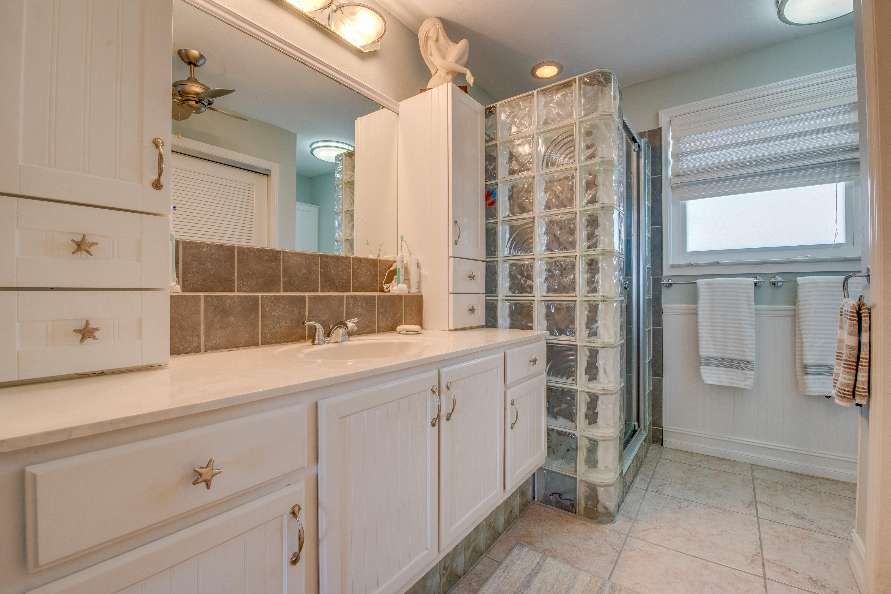 489 Blackbeard Road Summerland Key, FL 33042 - Photo 20 of 40 master bath
