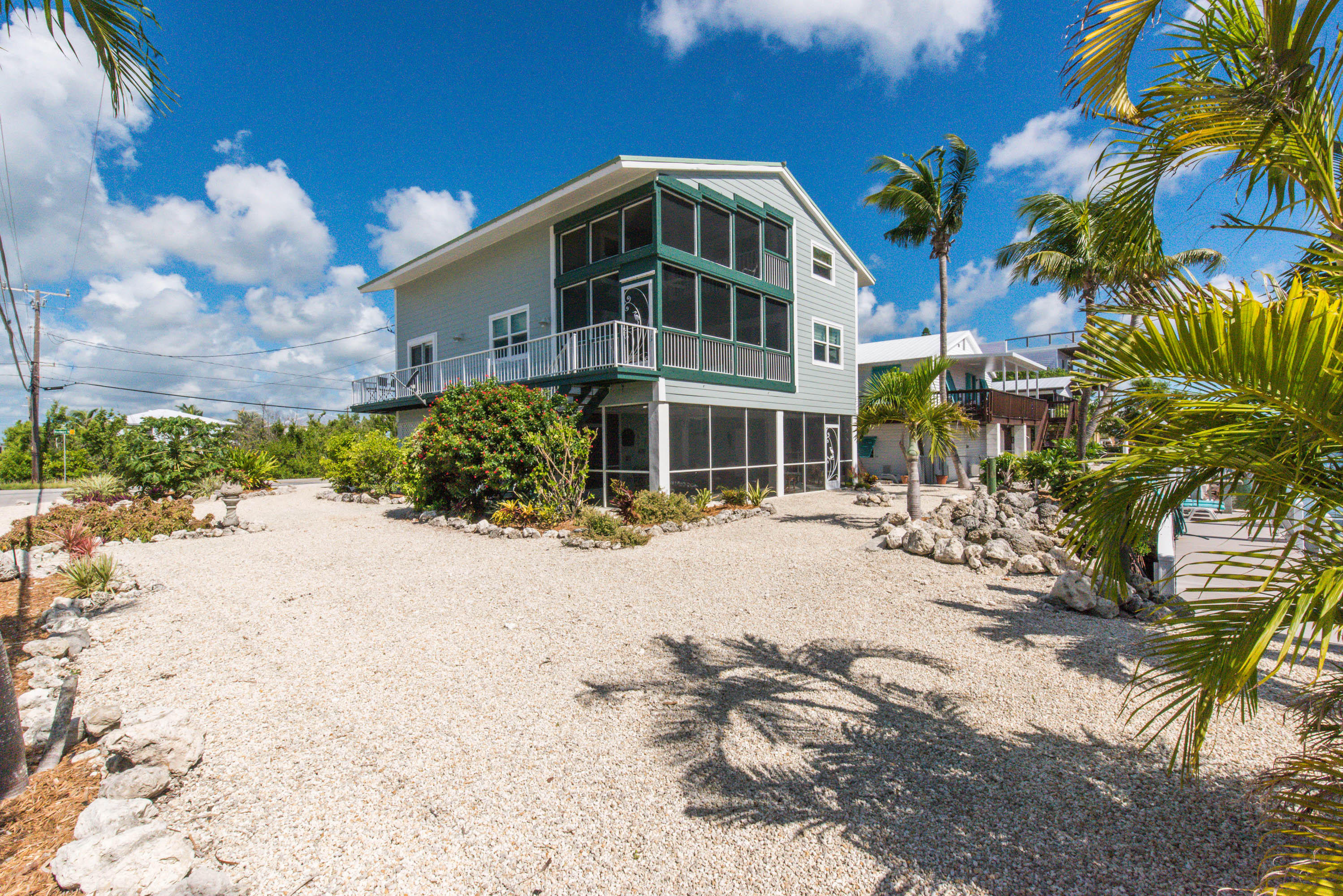 489 Blackbeard Road Summerland Key, FL 33042 - Photo 36 of 40 side and back
