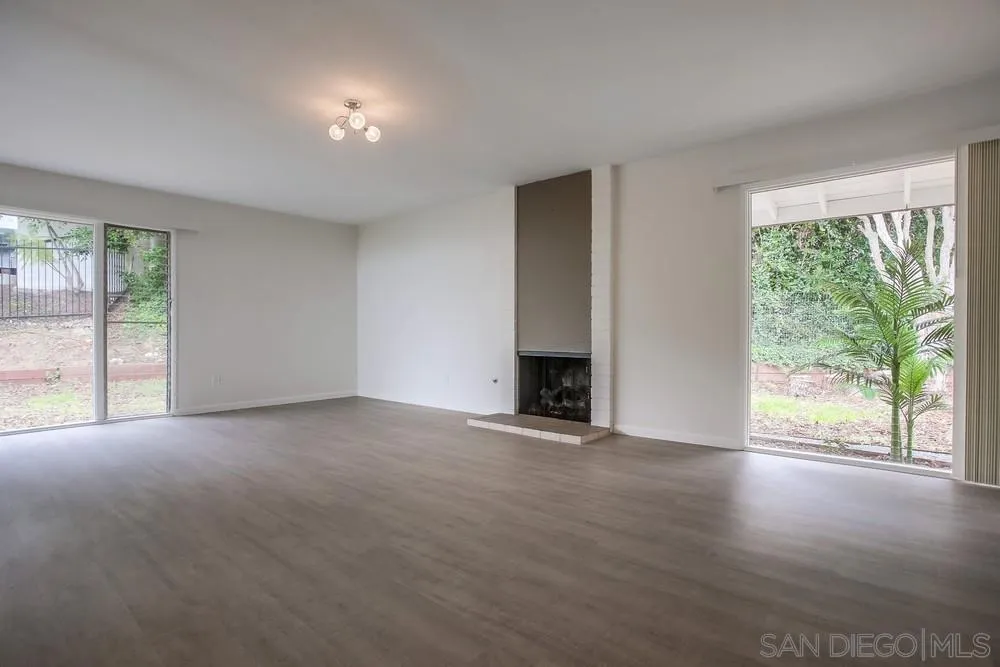 7255 Via Capri La Jolla, CA 92037 - Photo 11 of 58