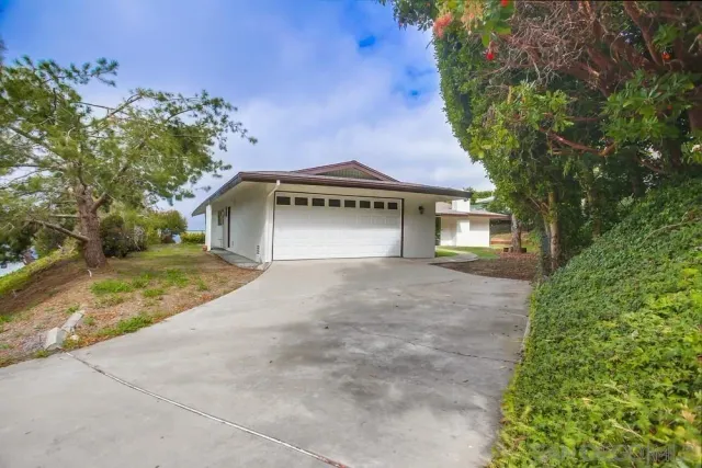 $3,100,000 | 7255 Via Capri, La Jolla, CA 92037