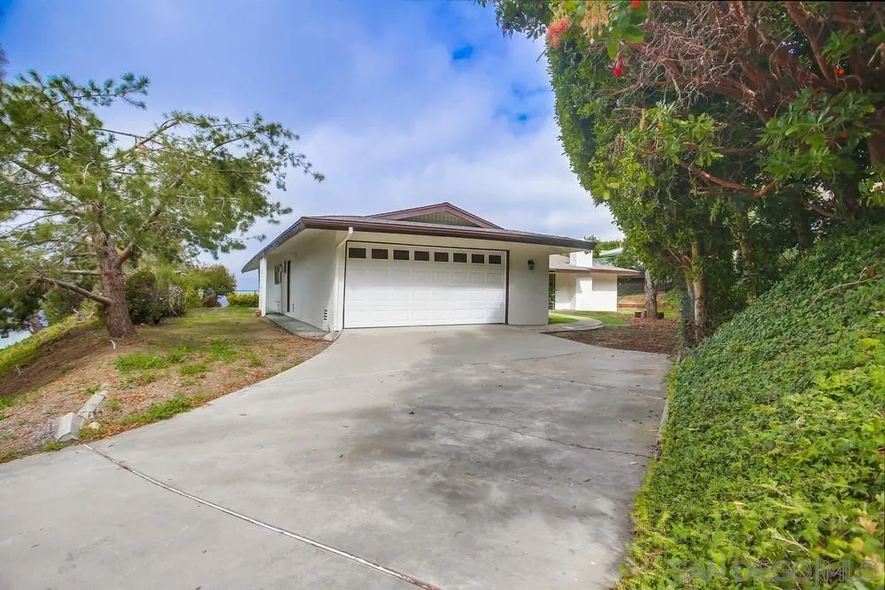 7255 Via Capri La Jolla, CA 92037 - Photo 12 of 58