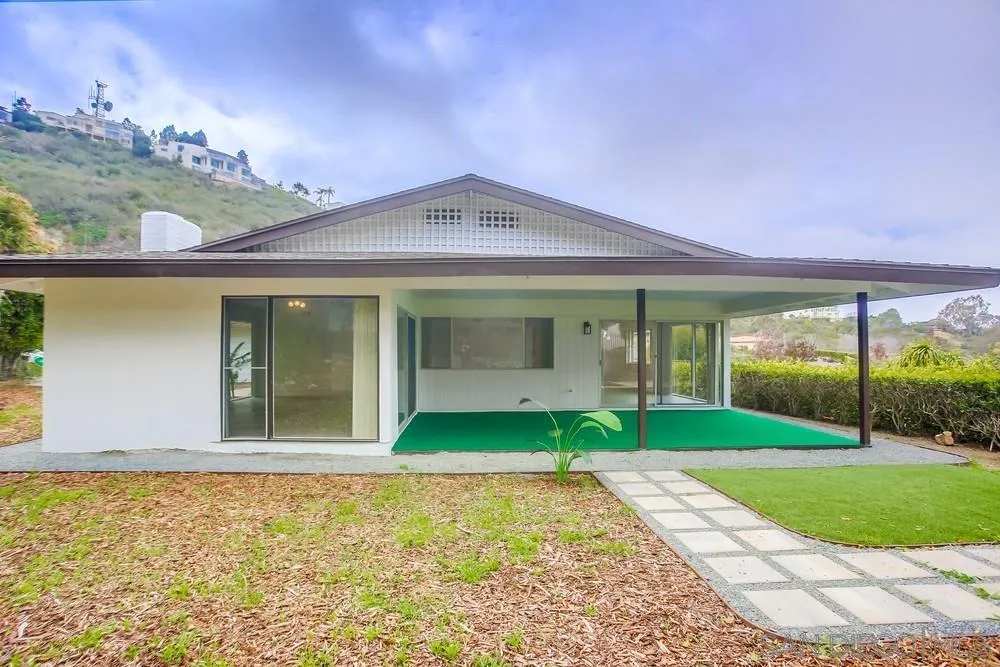 7255 Via Capri La Jolla, CA 92037 - Photo 13 of 58