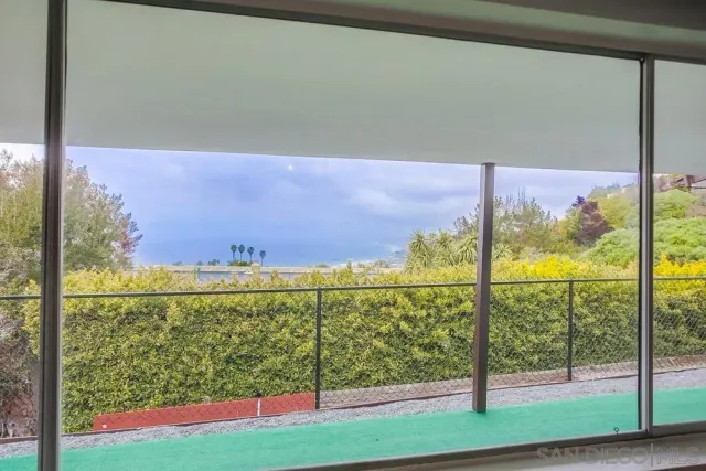 $3,100,000 | 7255 Via Capri, La Jolla, CA 92037