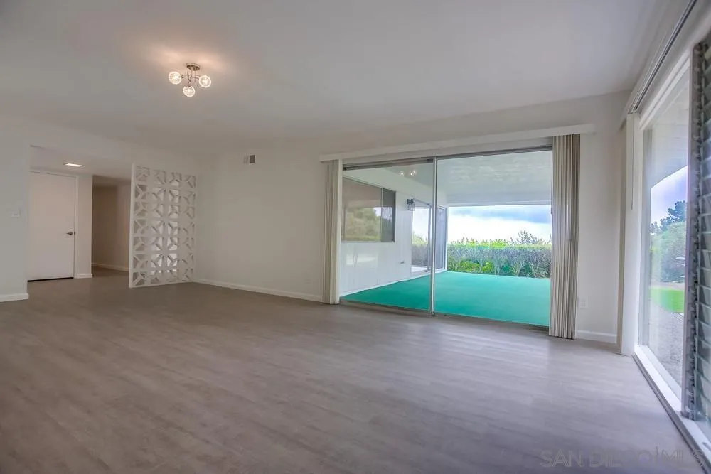 7255 Via Capri La Jolla, CA 92037 - Photo 15 of 58