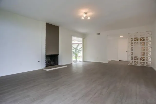 $3,100,000 | 7255 Via Capri, La Jolla, CA 92037