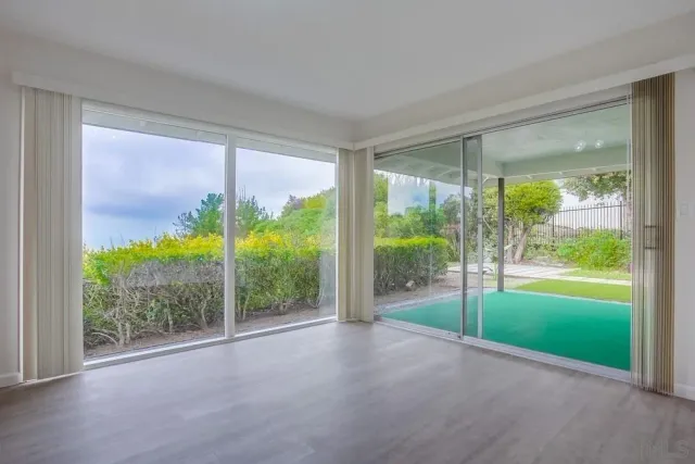 $3,100,000 | 7255 Via Capri, La Jolla, CA 92037