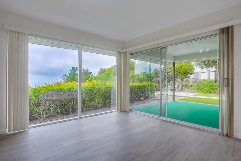 7255 Via Capri La Jolla, CA 92037 - Photo 19 of 58