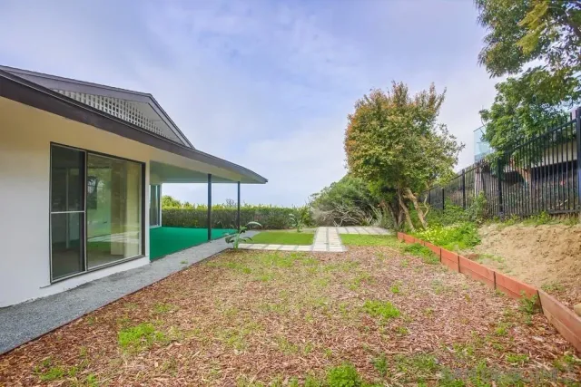 $3,100,000 | 7255 Via Capri, La Jolla, CA 92037